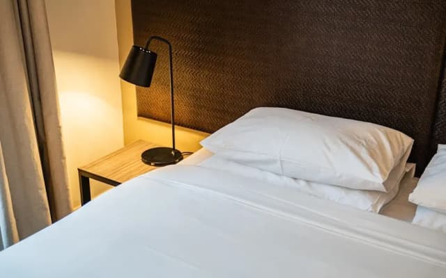 Chic 1-bed in East Melbourne With Gym & Pool - photo 3