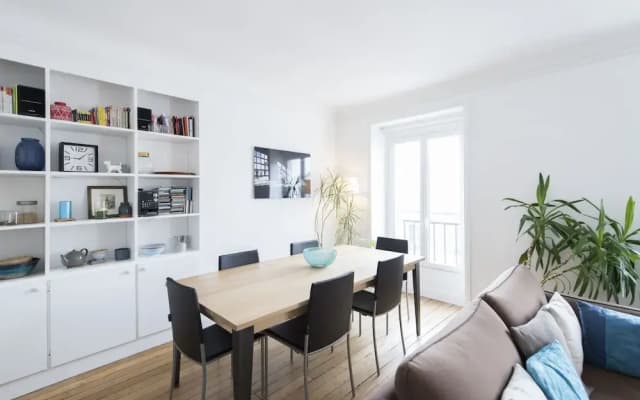 Contemporary near Arc de Triomphe - photo 3