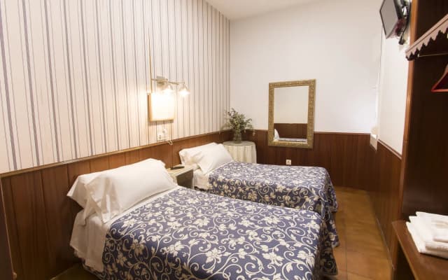 Hostal La Vera - photo 3
