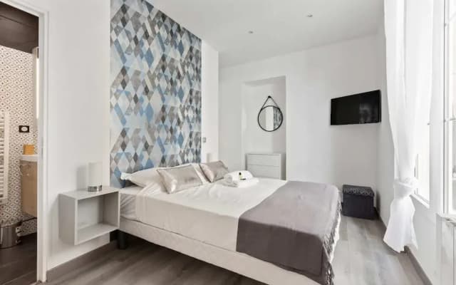 Beautiful Quiet Designer Apartment in Paris - photo 4