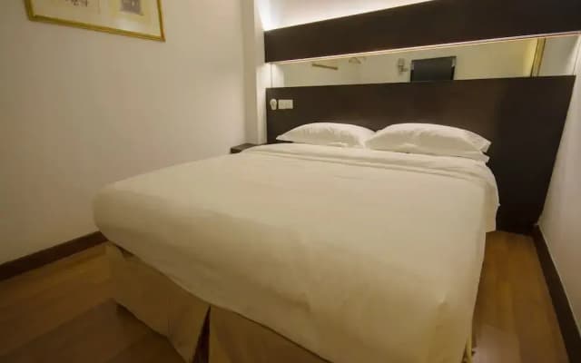 Hotel Uptown Chinatown - photo 3