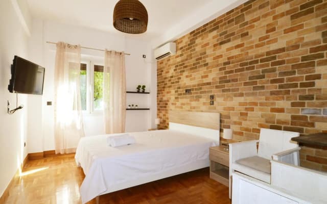 A modern rustic cosy apartment at the foot of Mount Lycabettus - photo 4
