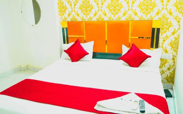 Roomshala 080 Hotel Kings - photo 2