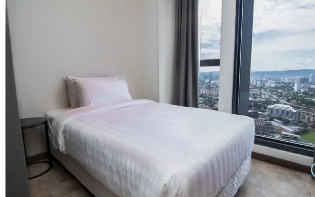 Expressionz Professional Suites by KL101 - photo 3