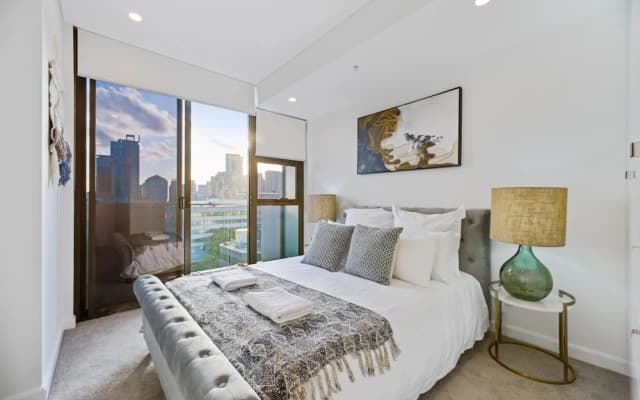 HomeHotel Luxurious Immaculate 3 Bed Apt - photo 4