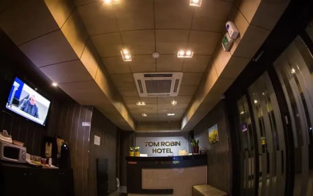 Tom Robin Hotel - photo 2