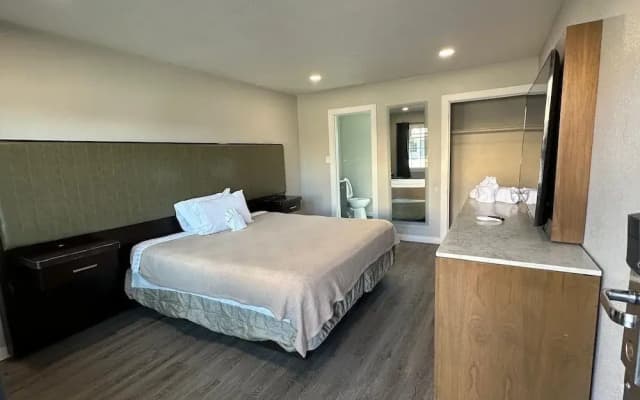 Us Motel - photo 2
