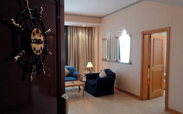 Beach Bay Hotel - photo 3