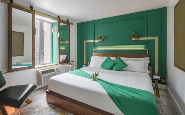 Lord & Moris - Times Square Hotel - photo 3