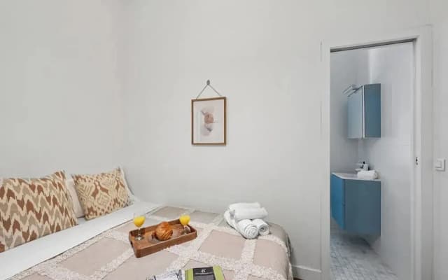 Stylish 1BR Flat Near Luxembourg Gardens - photo 2