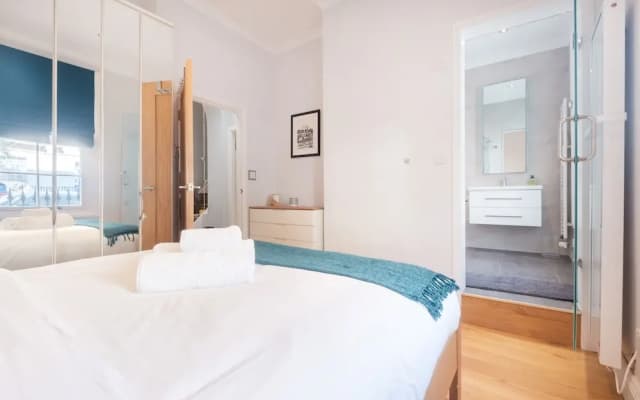 King's Cross Private Duplex - photo 3