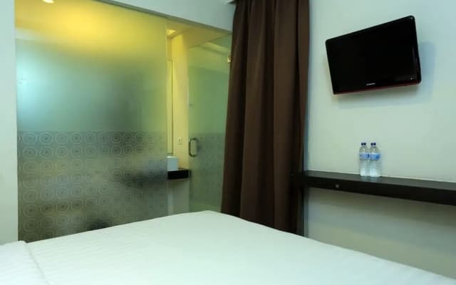 RedDoorz @ Istana Kuta Galeria - photo 3