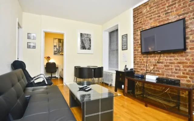 Fancy 2 BR on Upper East Side - photo 3
