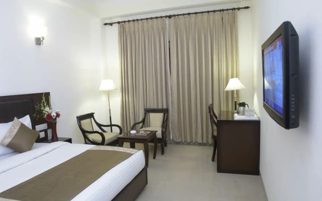 Alpine Tree Hotel - photo 5