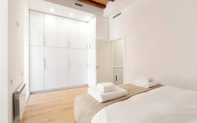 Arc de Triomf Luxury Modern 2-Bedroom 2-Bathroom - photo 5
