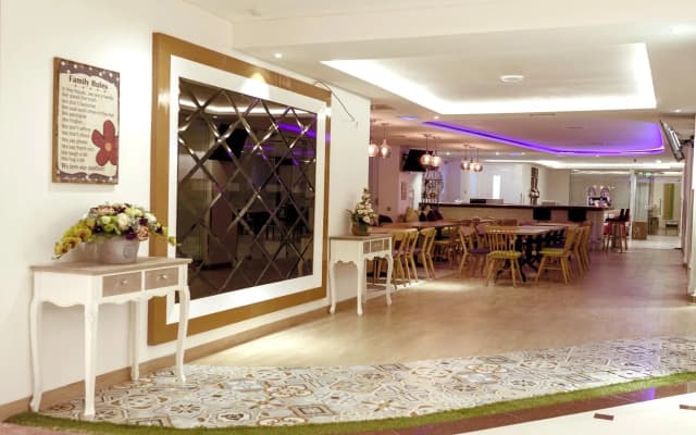 Heef Hotel Pasar Baru - photo 2