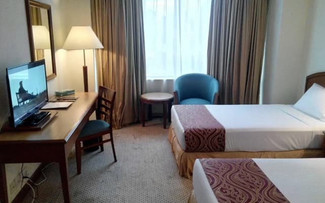 Mandarin Court Hotel - photo 3