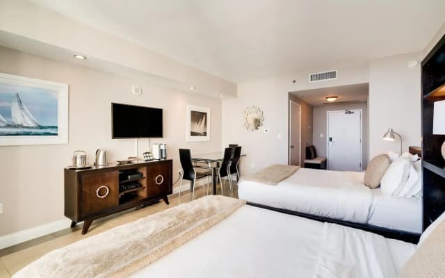 Ocean Million Dollar View Studio + Balcony #3 - photo 4