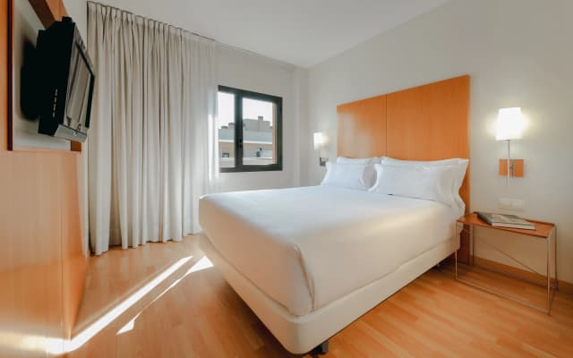 Catalonia Barcelona Beach Hotel - photo 3