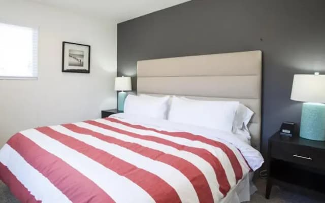 Globe Suites Off Main - photo 4