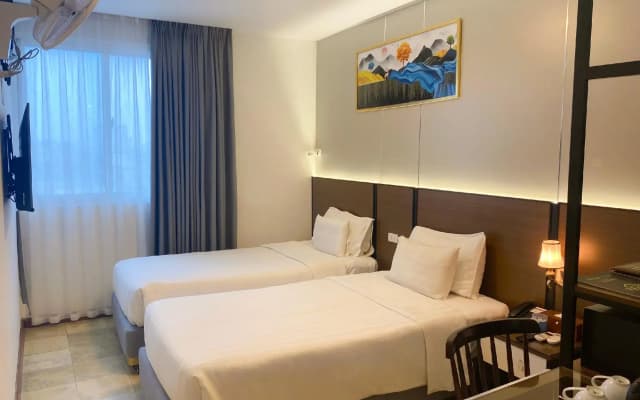 A25 Premium Hotel - 12 Ngo Si Lien - photo 2