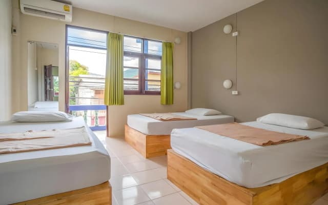 Echo Beach Hostel - photo 4