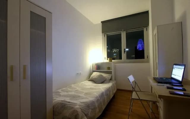 1337 R1 Single Room in a Profesionals Flat Shared - photo 2