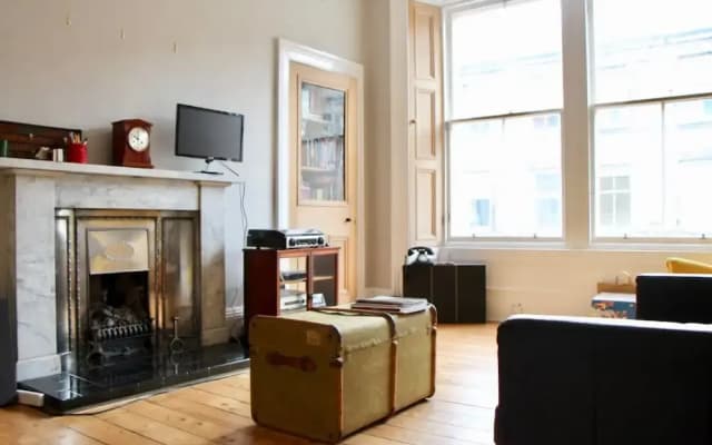 Refurbished Victorian Flat in City Centre - photo 4