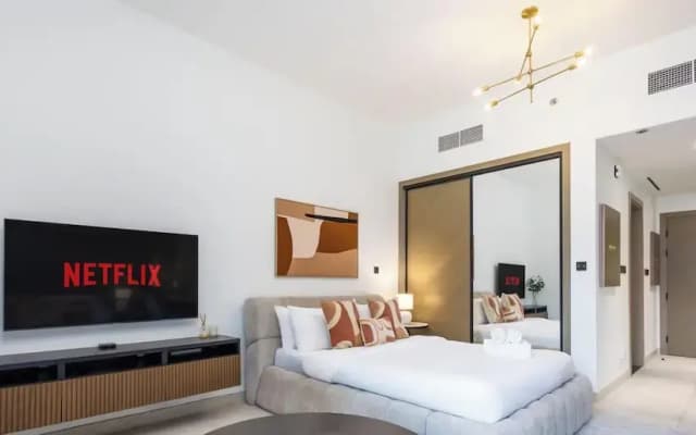 LUX The Modern Binghatti Canal Suite 2 - photo 3