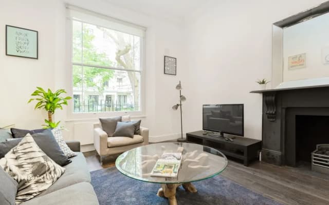 2 Bdr Queens Gardens by the Residences - photo 3