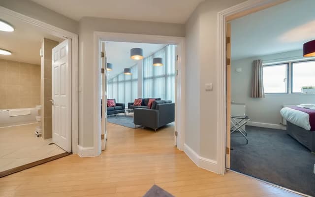 Roomspace -The Courtyard Penthouse - photo 3