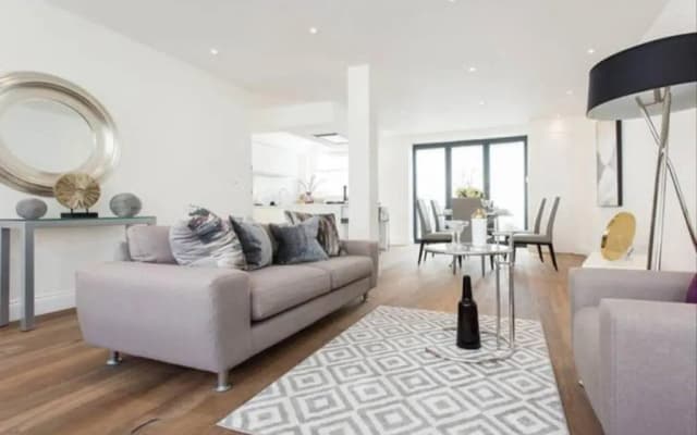Boutique 3 Bed Duplex close to Kings Cross - photo 3