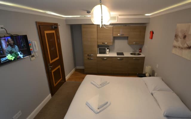 Hyde Park Suites - Apartments - photo 2