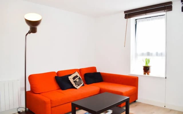 Spacious 2 Bedroom Home - photo 4