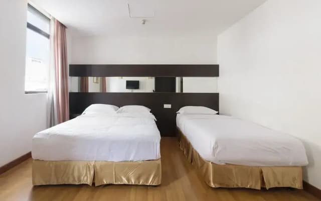 Hotel Uptown Chinatown - photo 4