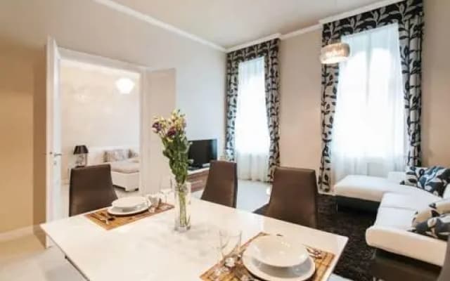 Parliment Luxury Apartment - photo 4