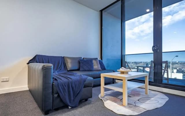 St Kilda 2BR2BA +Balcony +view+workstation+ car - photo 3