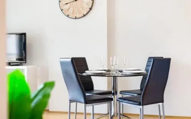 Surry Hills Fully Self Contained Modern 1 Bed Apartment (1012ELZ) - photo 4