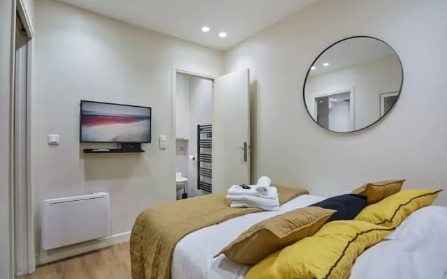 Charming Apartment Center of Paris Montmartre - photo 2