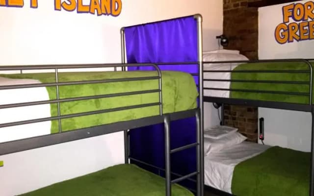 Brooklyn Houze Hostel - photo 4