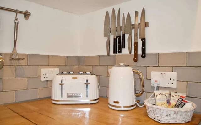 Bright And Comfortable 2 Bedroom Flat - photo 3