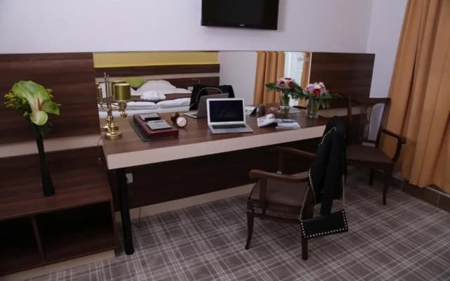 Primus Hotel & Apartments - photo 2