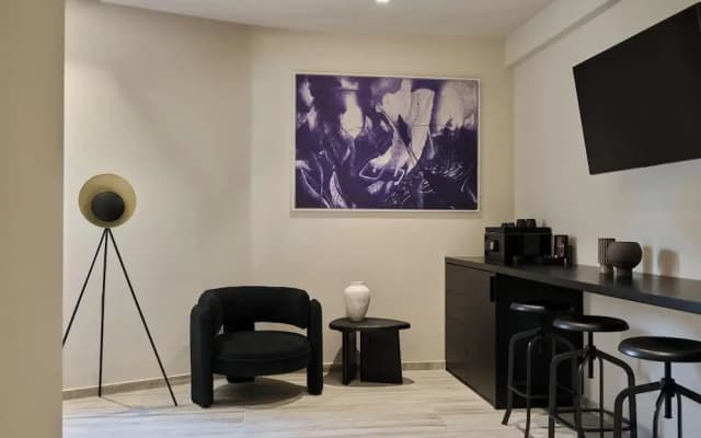 Finders Top Floor Apartments - photo 2
