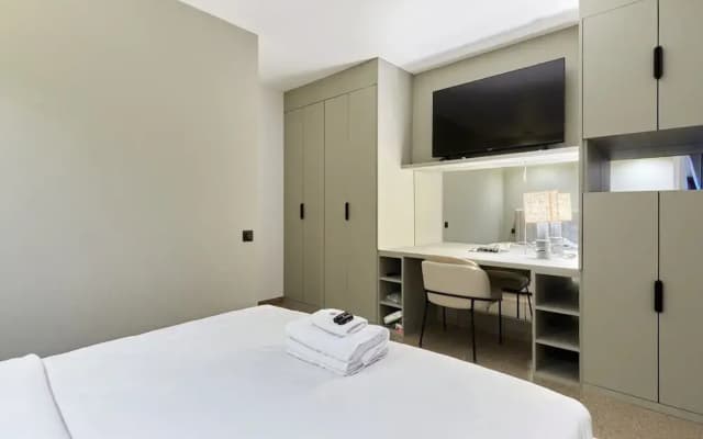 Modern Parisian Apartment Center of Paris - photo 4