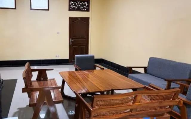 Urbanview Noja Guest House near Living World Denpasar - photo 3