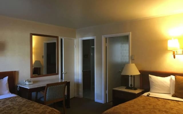 Pacific Heights Inn - photo 5