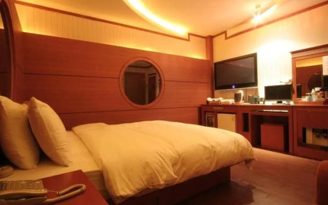 Utopia Hotel - photo 5