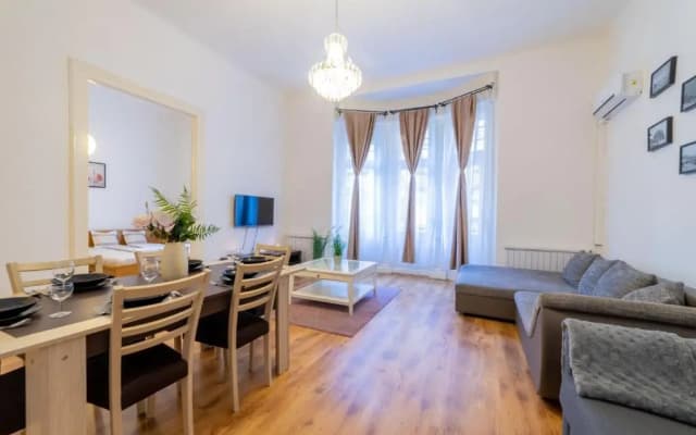 Real Apartments Lovag - photo 4