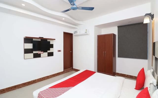 OYO 29952 D Comfort Residency - photo 2