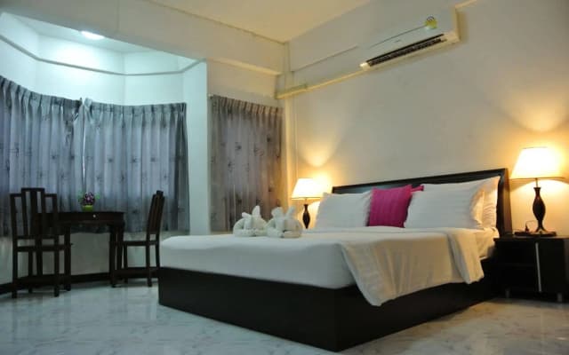 Karon Sunshine Guesthouse & Bar - photo 2